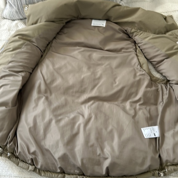 Elodie puffer oversized vest tag says size XS but fits to medium - Picture 11 of 13